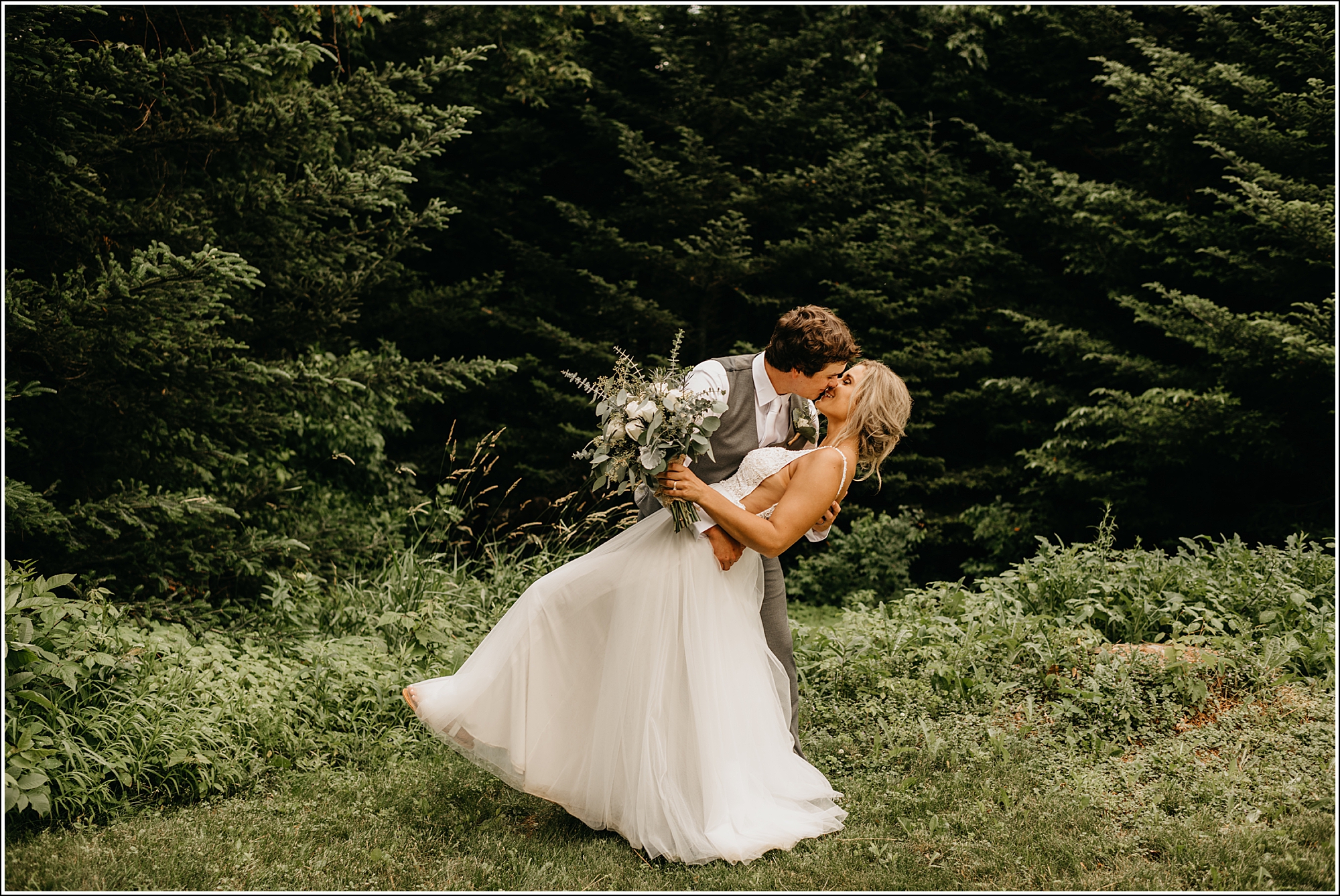 La Crosse, WI wedding photographer bride and groom pine trees dip kiss